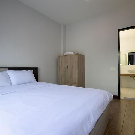 Room 36 Service Apartment Банкок Екстериор снимка