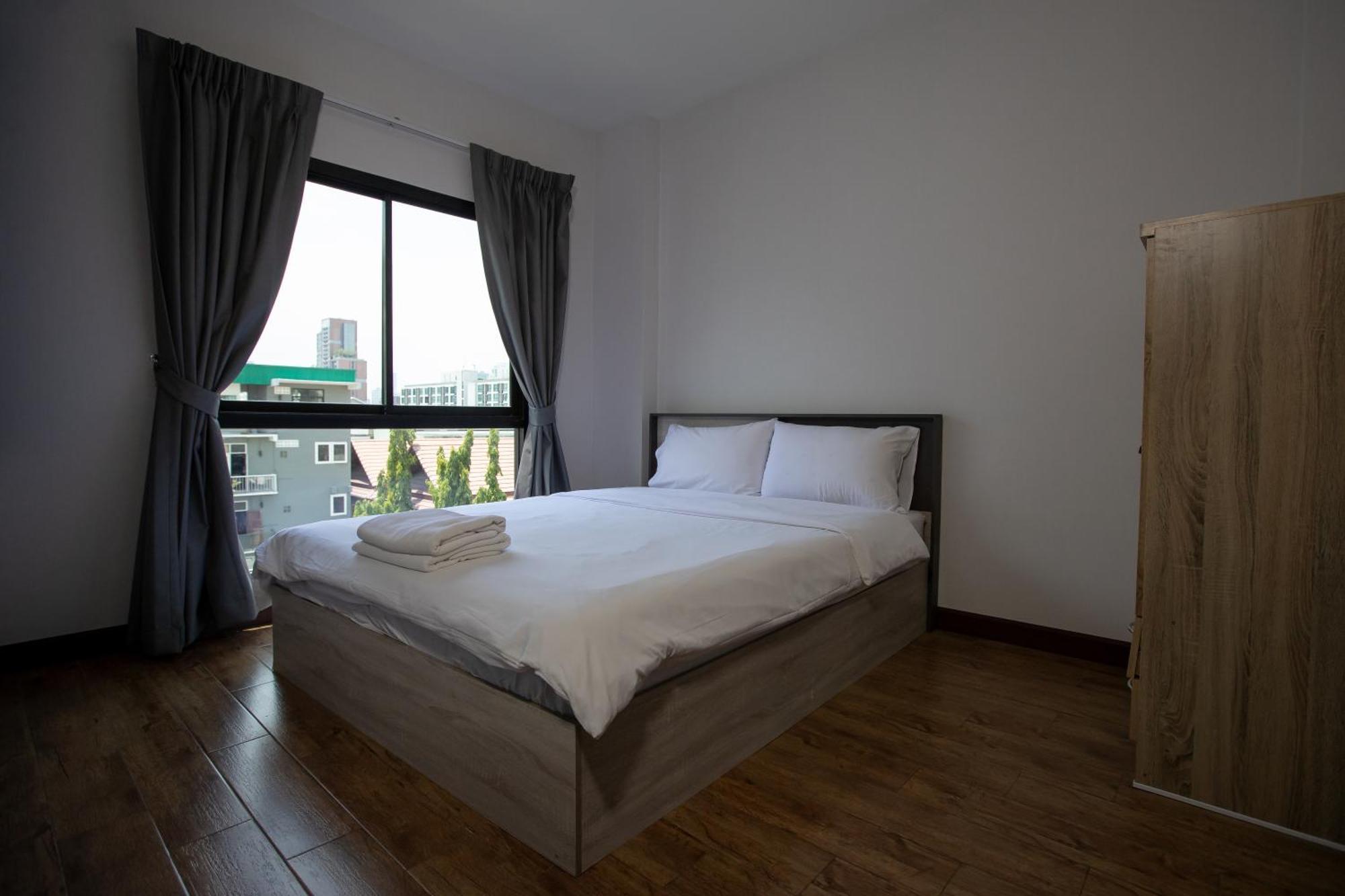 Room 36 Service Apartment Банкок Екстериор снимка