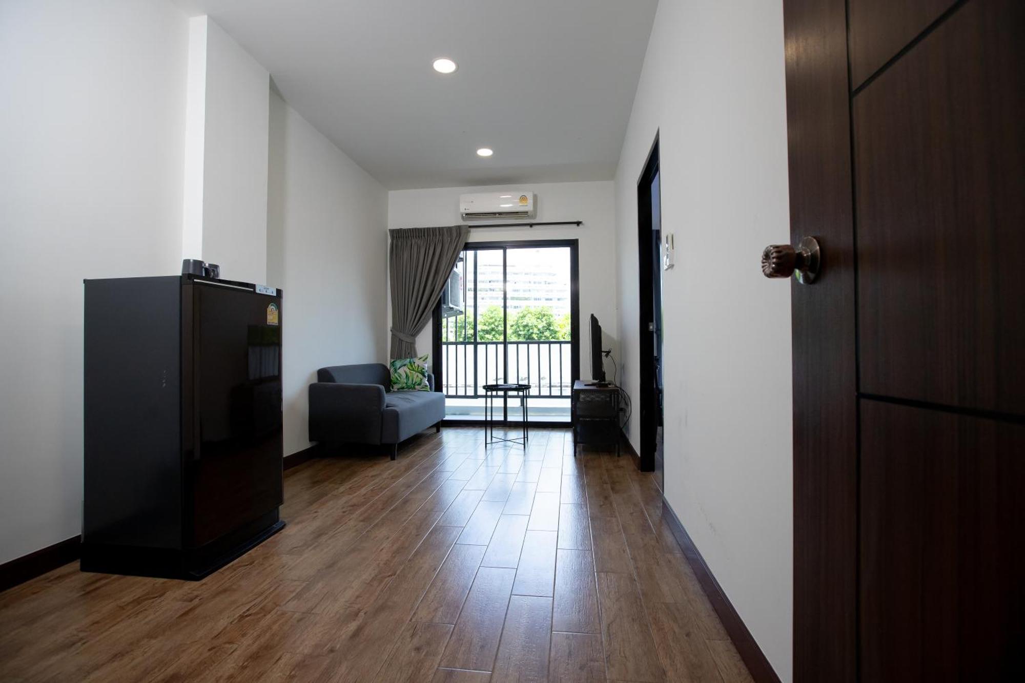Room 36 Service Apartment Банкок Екстериор снимка