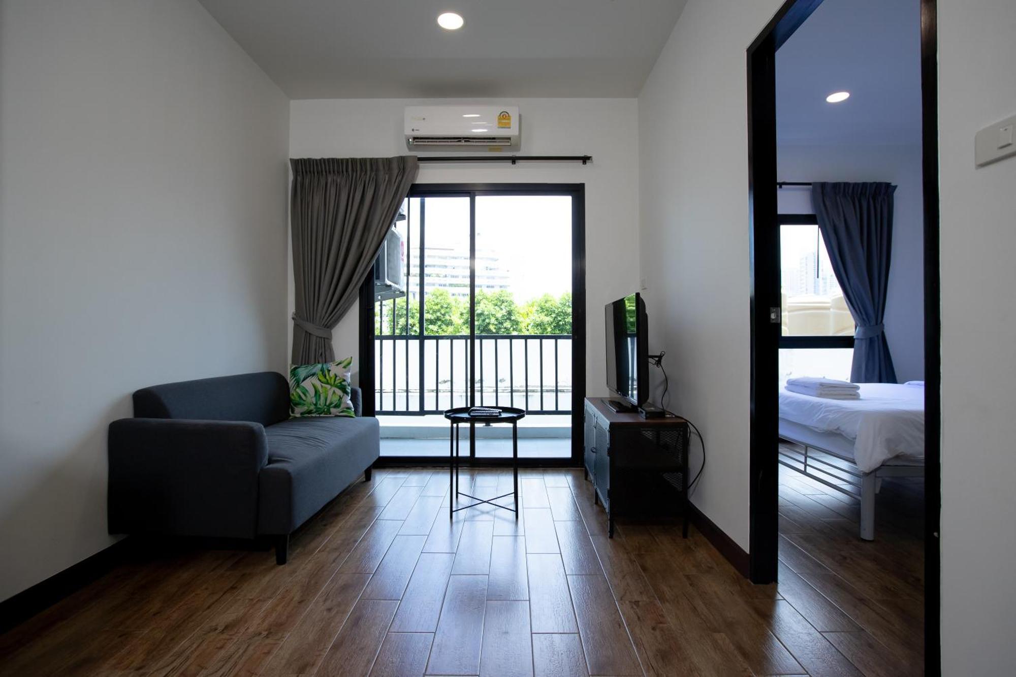 Room 36 Service Apartment Банкок Екстериор снимка