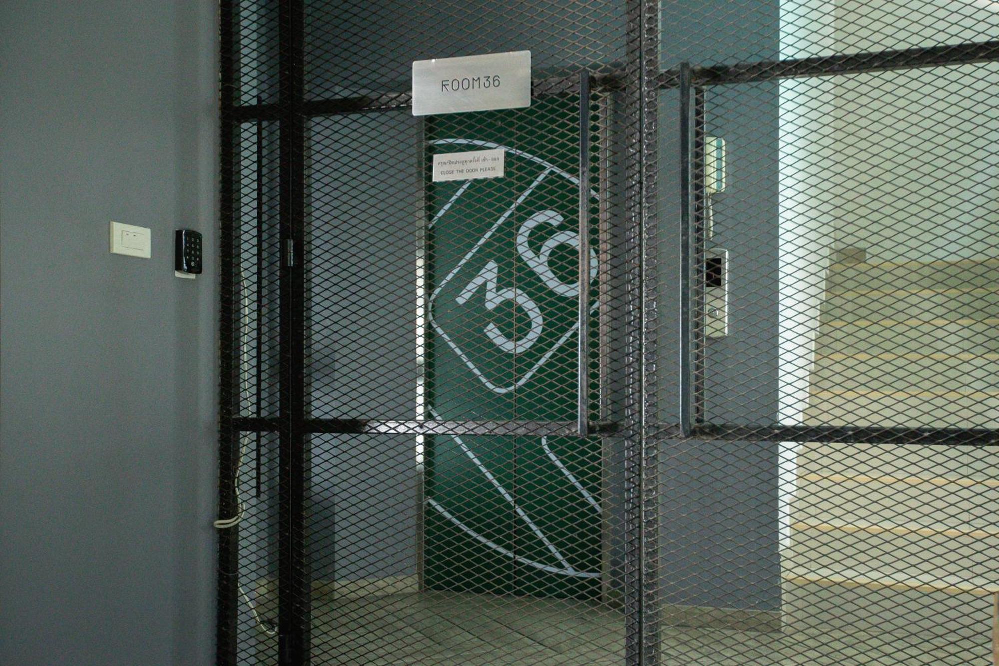 Room 36 Service Apartment Банкок Екстериор снимка